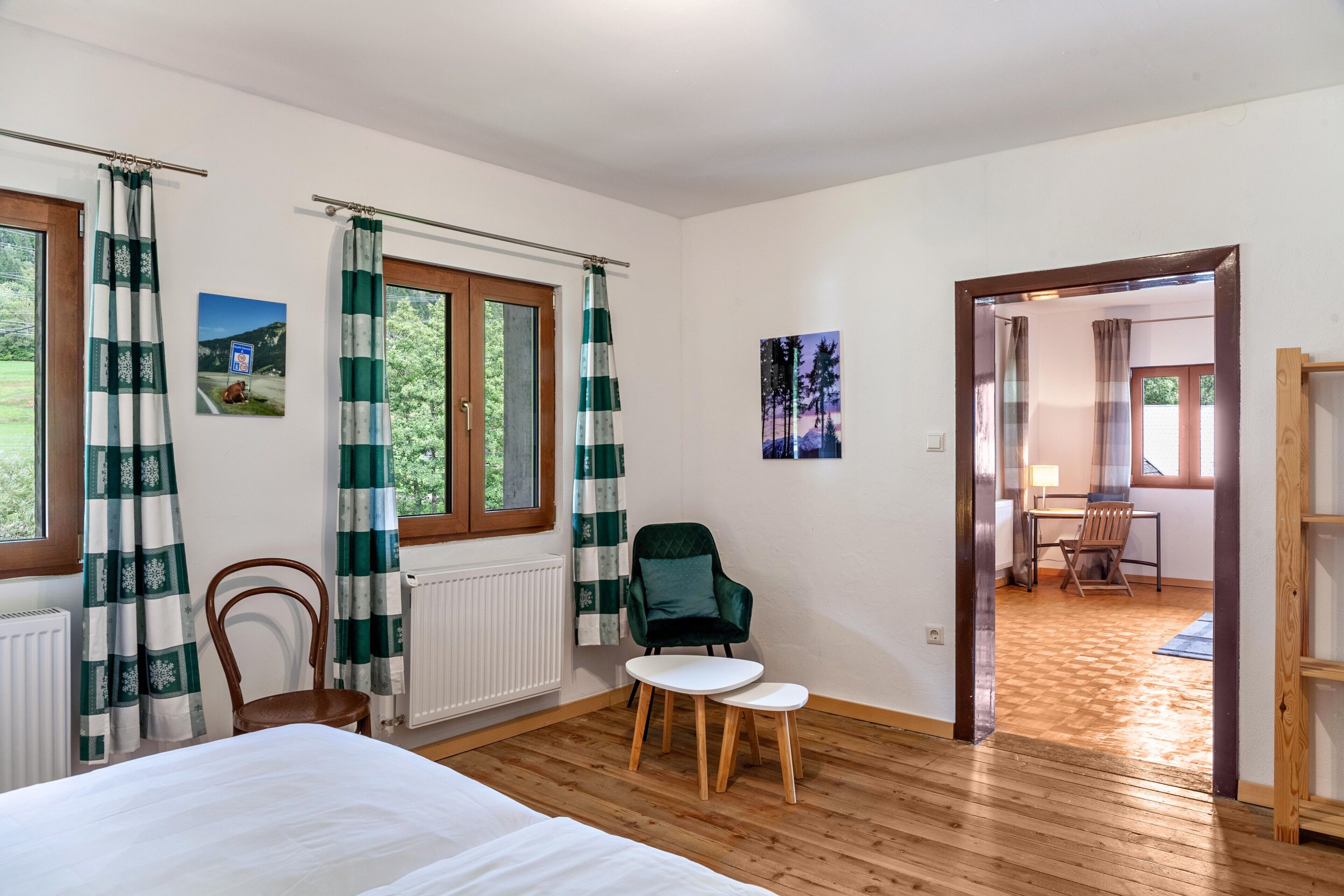 3 chambres, fer et planche à repasser, accès au Wi-Fi (inclus)