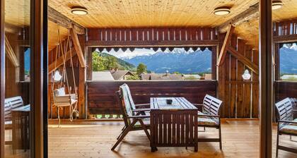 Appartement de vacances "Penthouse Im Bauernhaus" avec vue sur montagne, 2 terrasses et Wi-Fi