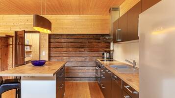 Frigorifero, forno, piano cottura, lavastoviglie