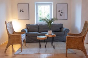 Living area - Apartment 'Chiemsee Schwanenloft' with Garden, Wi-Fi and Parking Space (Seebruck)