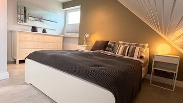 2 bedrooms, iron/ironing board, free WiFi, bed sheets