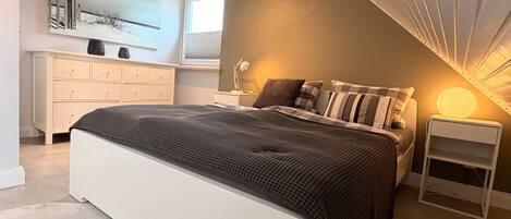 2 bedrooms, iron/ironing board, free WiFi, bed sheets