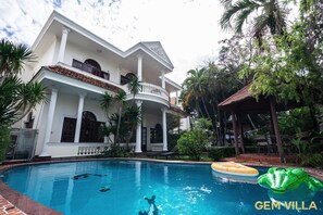 Pool - Gem Villa 10, Biệt thự phong cách cổ điển, sang trọng và ấm cúng có hồ bơi  lớn. (Hồ Ch í Minh)