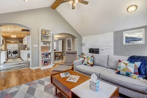 Interior - Bear Creek Retreat (Colorado Springs)