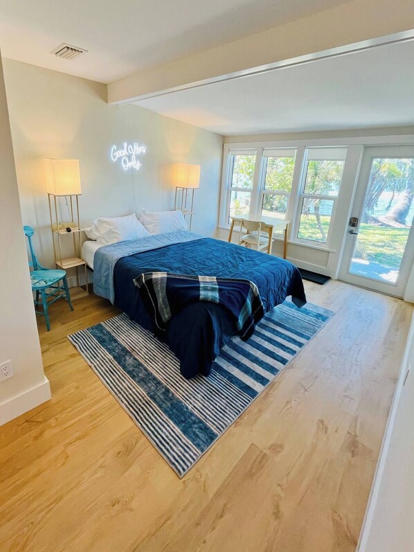 1 bedroom, iron/ironing board, WiFi, bed sheets - Studio#1-Back Bay Sunsets in Matlacha (Matlacha)