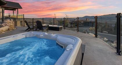 Elegant Mountain Abode w/ 4 King Suites•Hot Tub•Billiards•Sweeping 180° Views