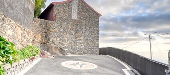Ocean View Cottage, a Home in Madeira