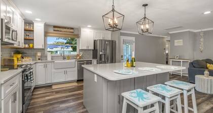 NEW! Heated Pool w/ Tanning Shelf, 4 Min To Beach! Pet-Friendly!