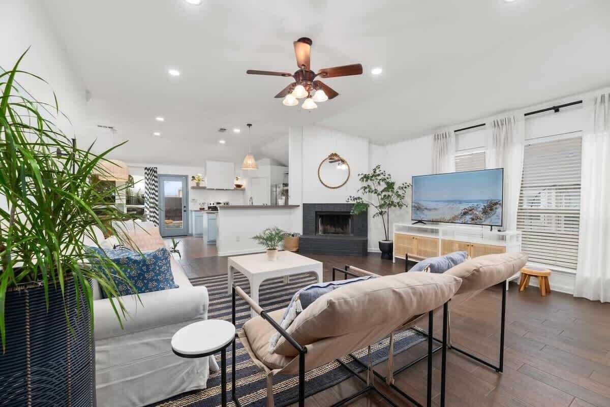 TV, fireplace, offices