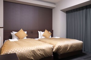 Comfort-Dreibettzimmer, Nichtraucher | Schreibtisch, Verdunkelungsvorhänge, Bügeleisen/Bügelbrett