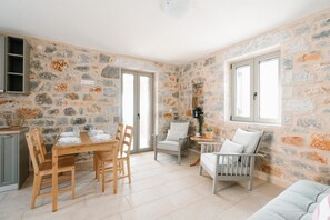 2 bedrooms, soundproofing - Villa Dioni Ena in Ditiki Mani (West Mani)