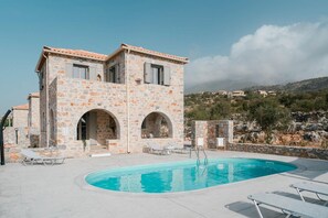 Villa | 2 bedrooms, soundproofing - Villa Dioni Ena in Ditiki Mani (West Mani)