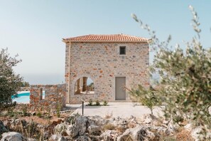 2 bedrooms, soundproofing - Villa Dioni Ena in Ditiki Mani (West Mani)