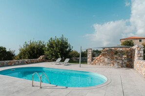 2 bedrooms, soundproofing - Villa Dioni Tria in Ditiki Mani (West Mani)