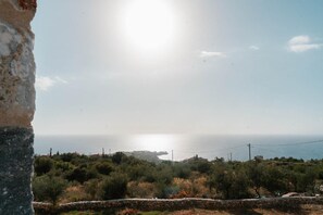 2 bedrooms, soundproofing - Villa Dioni Tria in Ditiki Mani (West Mani)