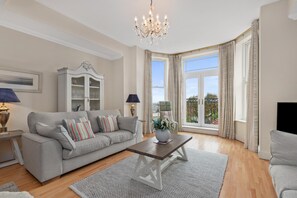 Apartment | 2 bedrooms - Bryn Y Mor - Tenby Apartment Sea Views (Tenby)