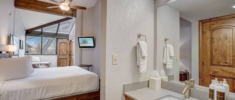 1 habitación, tabla de planchar con plancha, wifi y ropa de cama