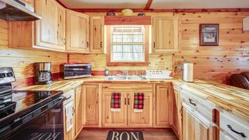 Fridge, cookware/dishes/utensils
