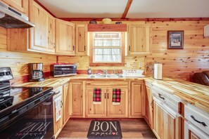 Fridge, cookware/dishes/utensils - Troy Cabin w/ River Access: Fish, Kayak & More! (Troy)