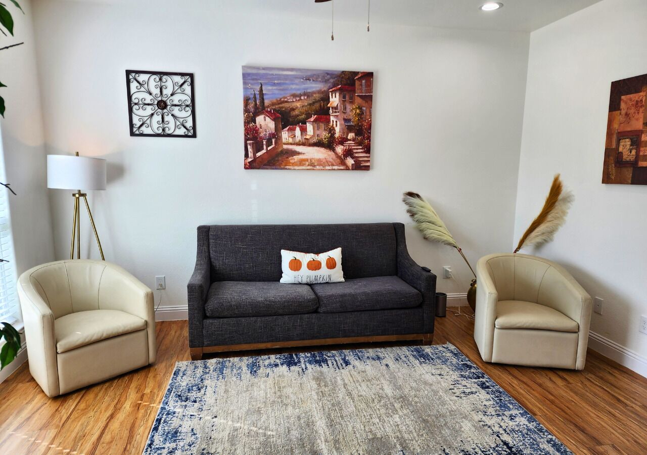 Quaint 3 bed Escape - Centrally located - minutes from downtown