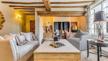 TV, fireplace, offices