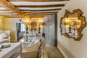 Fernseher, Kamin, Arbeitsbereiche