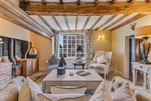 TV, fireplace, offices - Marsh Mallow Cottage - Hot Tub Packages Available (Loughborough)