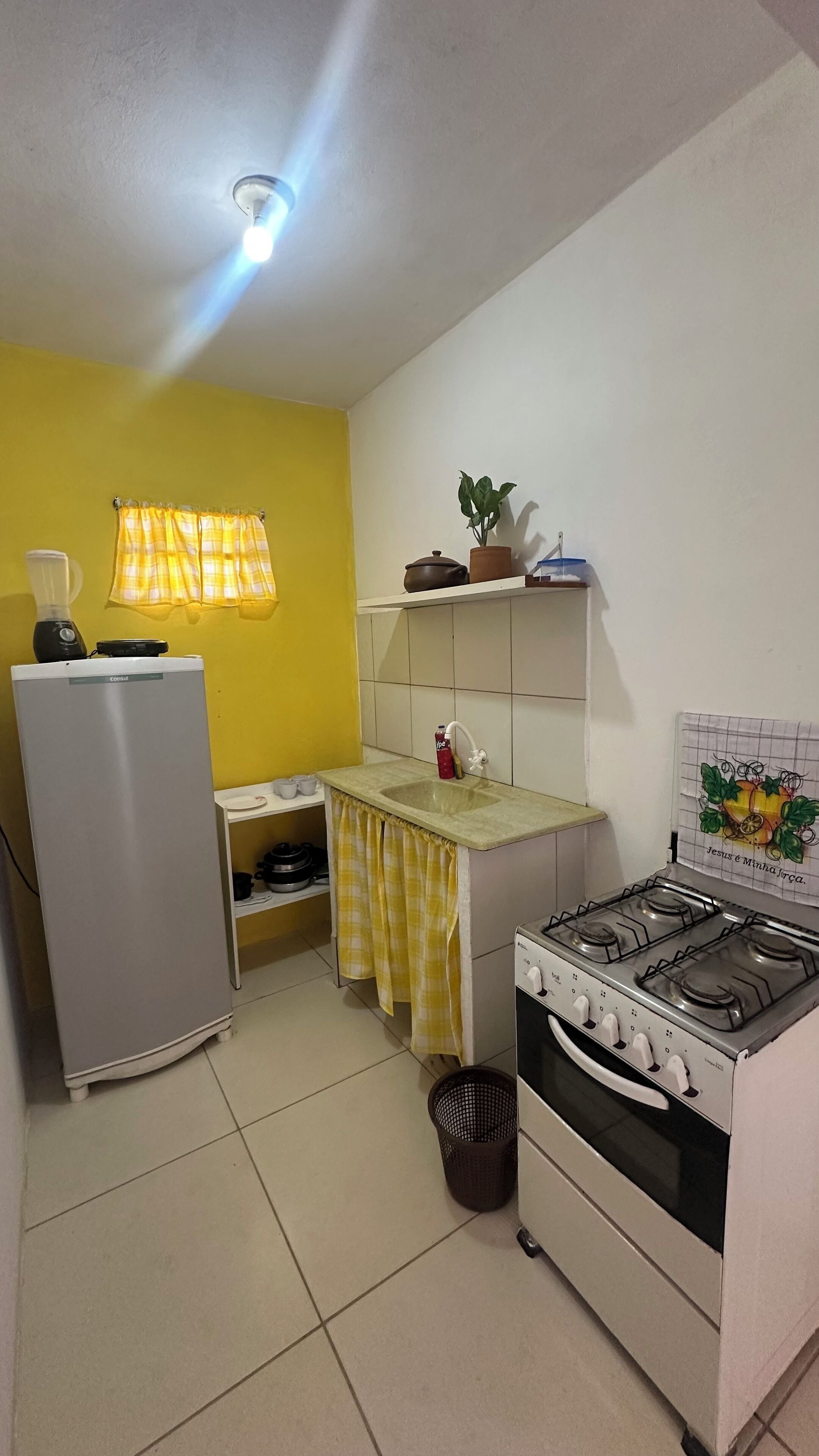 Economy House | Private kitchen | Fridge, oven, blender, cookware/dishes/utensils