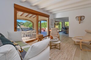 TV, fireplace - Beautiful and comfortable villa in Javea, Costa Blanca, Spain  with private pool for 6 persons (Javea)