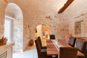 Villa | 5 bedrooms - Trulli Petrantiqua in Locorotondo (Locorotondo)