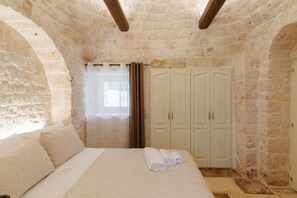 Villa | 5 bedrooms - Trulli Petrantiqua in Locorotondo (Locorotondo)