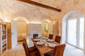 Villa | 5 bedrooms - Trulli Petrantiqua in Locorotondo (Locorotondo)
