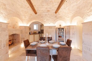 Villa | 5 bedrooms - Trulli Petrantiqua in Locorotondo (Locorotondo)