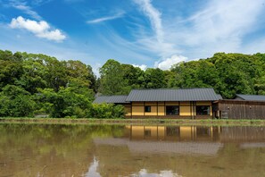 Property grounds - Tsuwabuki-no-Hana (Higashisonogi)
