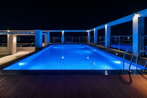 Outdoor pool - Hotel Turmeric (Erode)