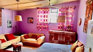 A room with a bed, a sofa, a desk, and a dresser. - Cozy Vacation Rental in San Cristóbal de las Casas (San Cristóbal de las Casas)