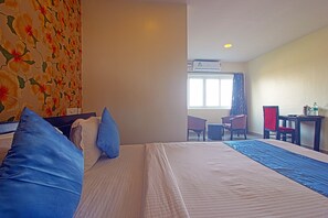 Desk, soundproofing, iron/ironing board, free WiFi - Hotel NS Royal Emirates (Hyderabad)