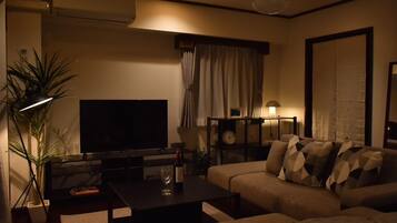 Basic Apartment | Living area