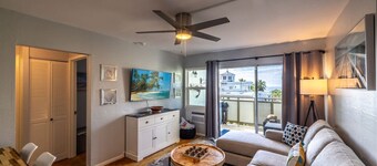 Modern 2 Bedroom w/ AC + Ocean View, Downtown