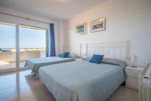 4 Schlafzimmer, Schreibtisch, Bügeleisen/Bügelbrett, Reisekinderbett