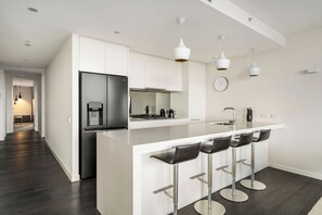 Private kitchen - Luxury Villas Yarra View (With Car Parking) (Melbourne)