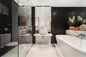 Bathroom - Luxury Villas Yarra View (With Car Parking) (Melbourne)