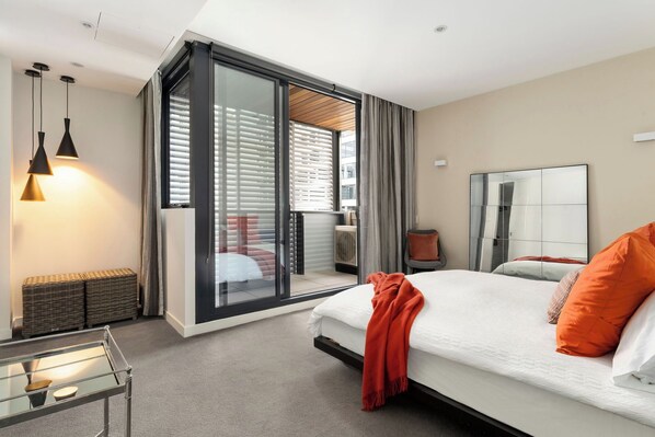 3 bedrooms - Luxury Villas Yarra View (With Car Parking) (Melbourne)