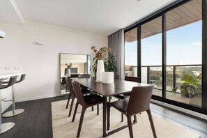Dining - Luxury Villas Yarra View (With Car Parking) (Melbourne)