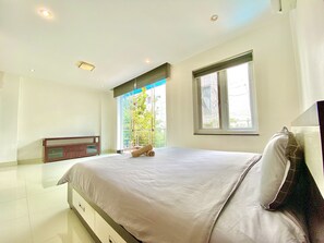6 bedrooms, iron/ironing board, WiFi, bed sheets - Gem Villa 215 - Biệt thư hiện đại có hồ bơi lớn giữa lòng Thảo Điền (Quận 2)