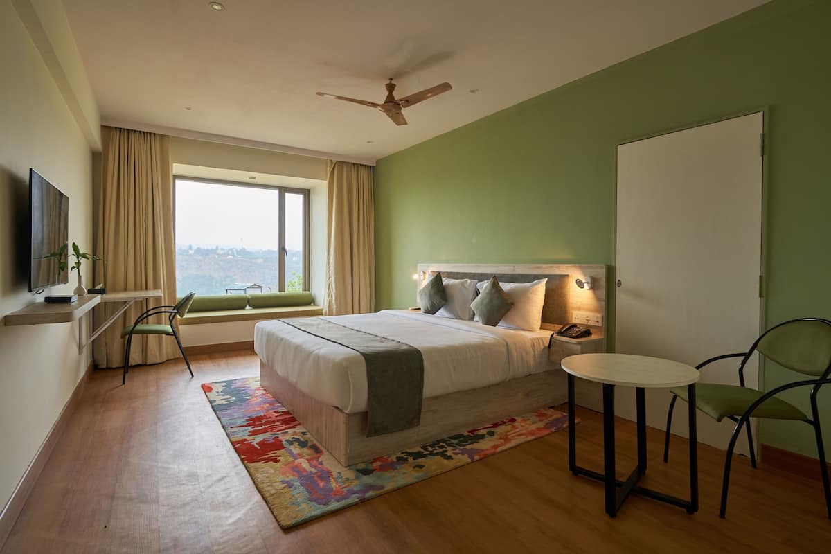 Superior Valley View Room