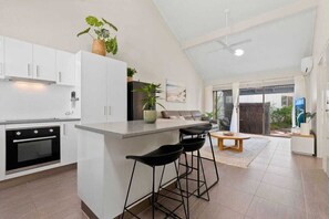 Private kitchen - Located in the heart of Noosaville in the tropical 'The Islander' resort (Noosaville)