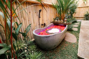 Bañera y ducha independientes, cabezal de ducha tipo lluvia
