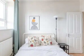 Apartamento básico | 4 quartos, espaço de trabalho para notebook