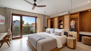 A modern bedroom with a large bed, a desk, and a wardrobe. - Kolila Villa Seminyak by Ini Vie Hospitality (Kerobokan)